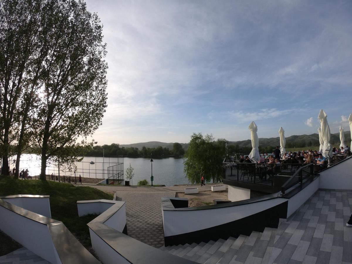 Hotel Prenociste Srebrno Jezero Veliko Gradište Exterior foto